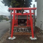 鳥居と祠の囲い
