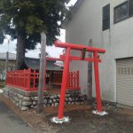 鳥居と祠の囲い