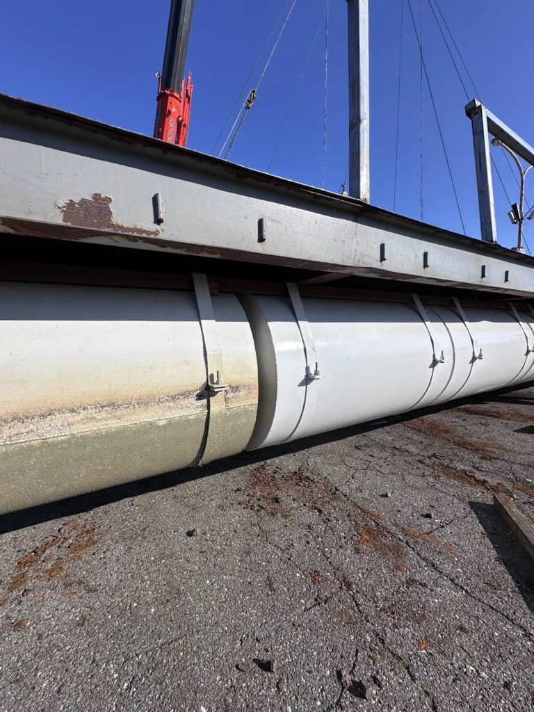 諏訪湖のいかだフロート交換