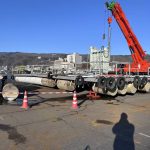 諏訪湖のいかだフロート交換